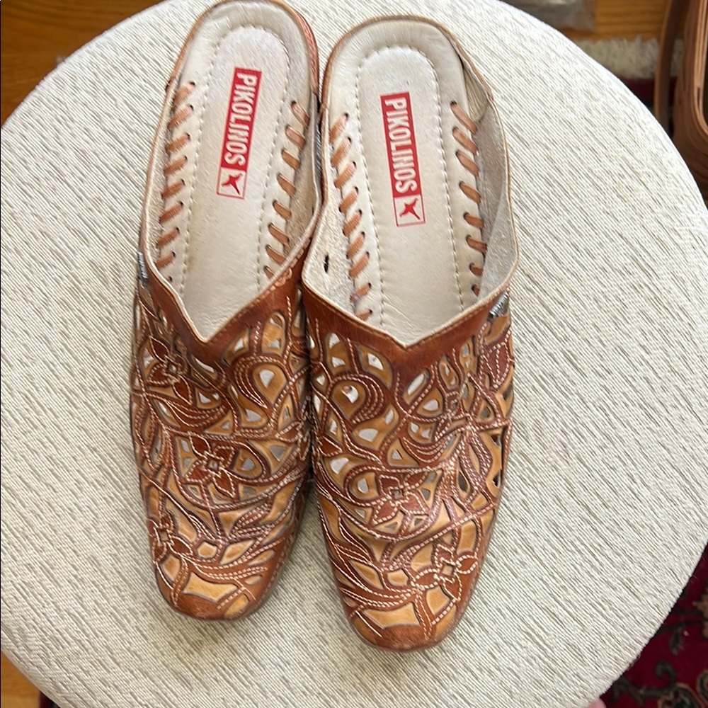 Pikolinos Brown Leather Mules with Classic Design